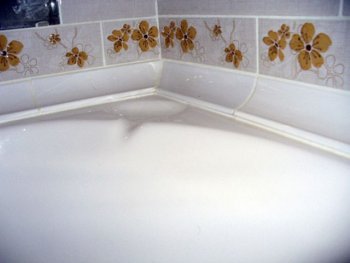 Герметизация швов в ванной