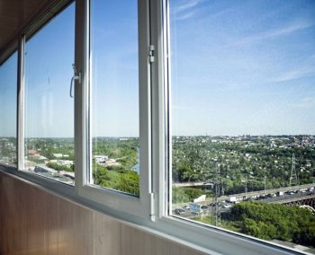Замена стекол на балконе стоимость