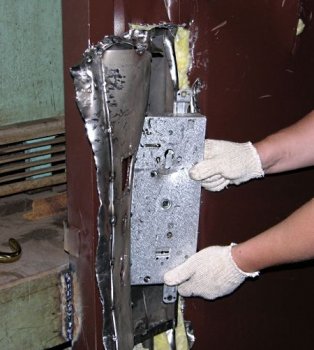 недорогая ремонт железных дверей в питере