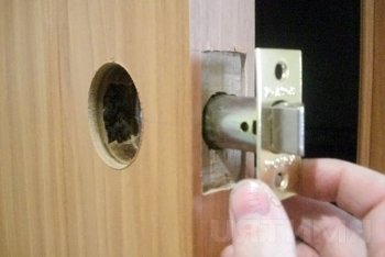 недорогая ремонт межкомнатных дверей в питере
